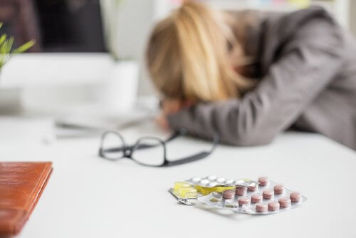 Kvinde med migraene