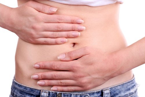 Kvinde med luft i maven