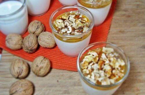 Yoghurt med valnoedder - proteinrige foedevarer