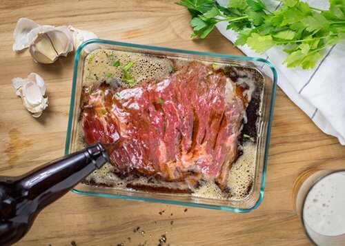 Koed der bliver marineret med oel - oel i husholdningen