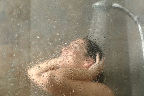 Kvinde der er i bad