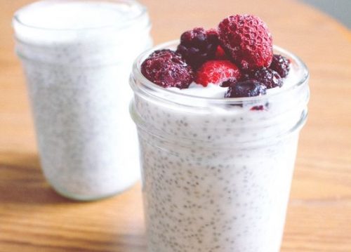 Yoghurt med chiafroe og baer