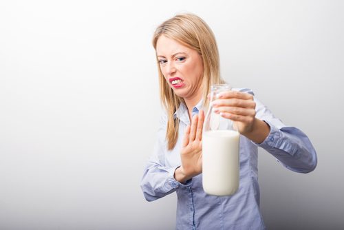 Kvinde med laktoseintolerans