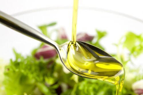 Olivenolie er en af de anti-inflammatoriske madvarer.
