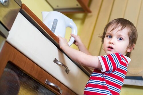 førstehjælp til forbrændinger børn.