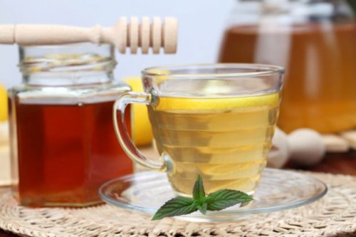 Drik med honning er et gammel hjemmemiddel mod søvnløshed