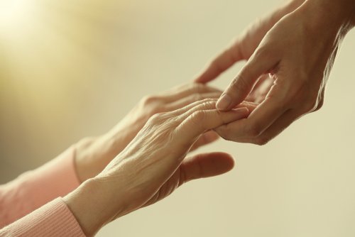 Rystende hænder kan være tegn på multipel sklerose.