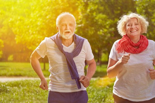 Aeldre motionerer for at undgaa vaegtoegning - tilbringe tid med andre