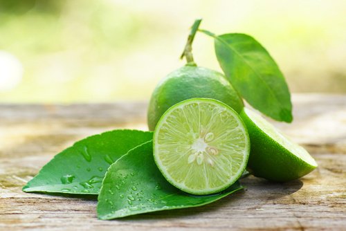 Behandl hævet tandkød med citron.