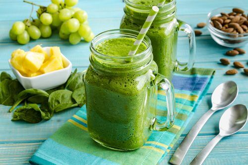 Grøn smoothie der giver en slank talje.