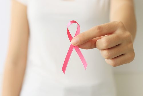 Kvinde med brystcancer sloejfe