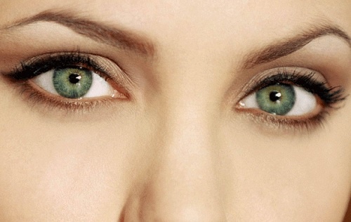 Closeup paa kvindes oejne
