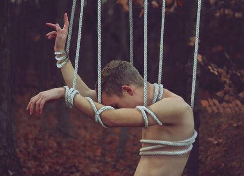 Reb omkring en ung mand