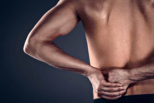 Mand med lændesmerter