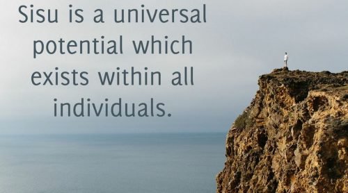 Person paa klippe og tekst om Sisu