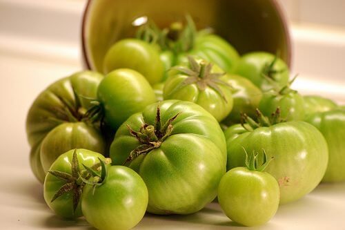 Bunke af grønne tomater