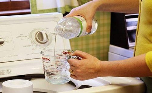 Eddike mod gule pletter på hvidt tøj