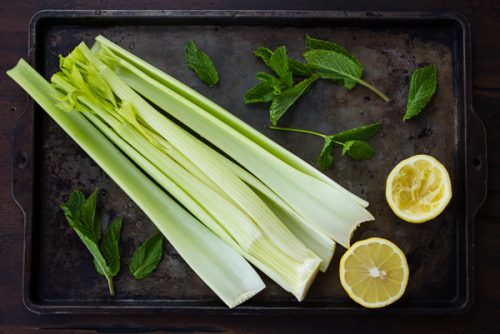 Selleri og citron paa bageplade