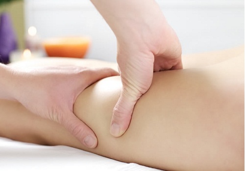 Person der faar benmassage