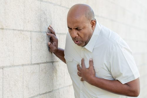 Mand lider af hjerteanfald.
