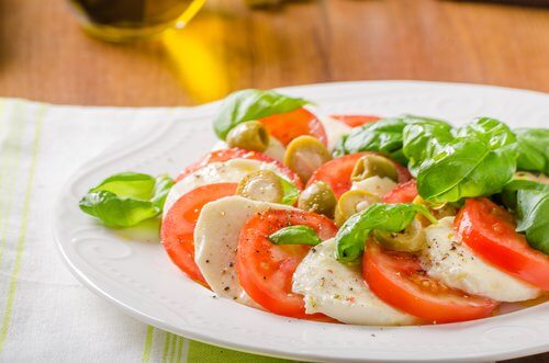 Tomat, hvidloeg og mozzarella