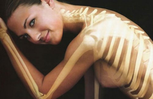 Kvinde og hendes knogler - sundhedsfordele ved kanel