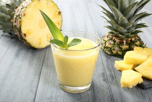 ananas og ingefaersmoothie