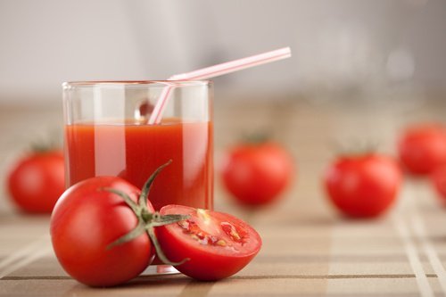 Sundhedsbombe: Tør du prøve denne tomat - hvidløgs- og gurkemeje smoothie?