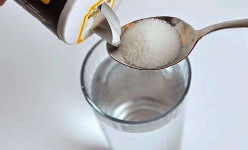 Gurglemiddel med vand og salt