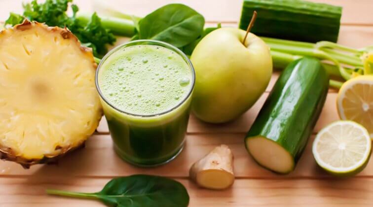 Smoothie med ananas og agurk