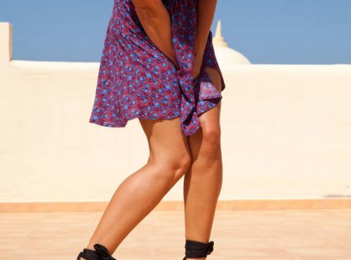 Kvinde der skal tisse