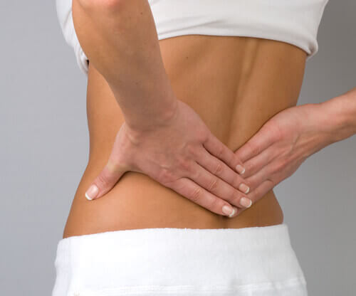 Kvinde med rygsmerter - nedre ryg
