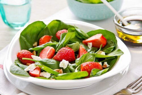 Spinat jordbær salat