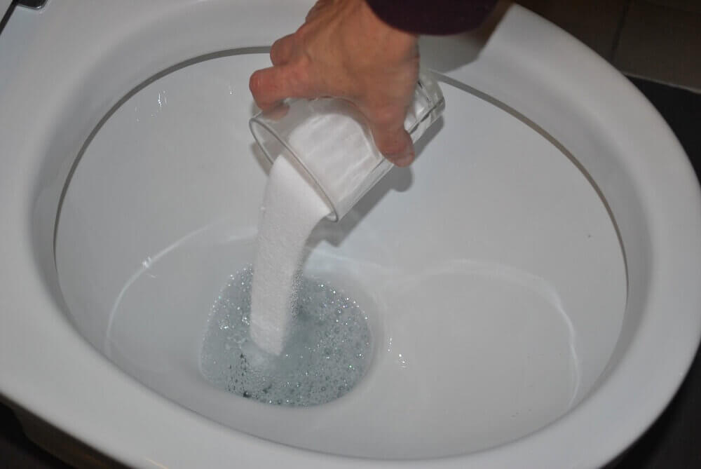 Toilet der bliver rengjort naturligt