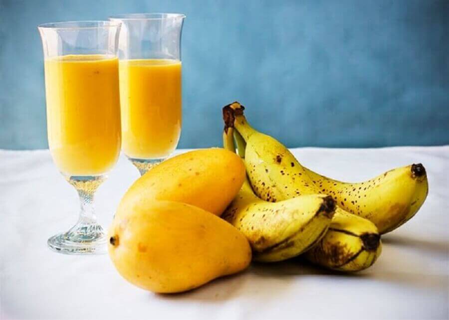 Banan og mango - frugt og groentsagsmoothies