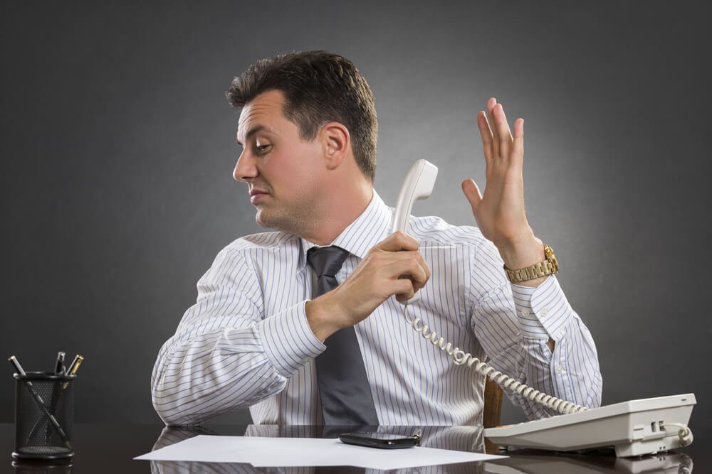 Mand der snakker i telefon - foelelsesmaessig styrke