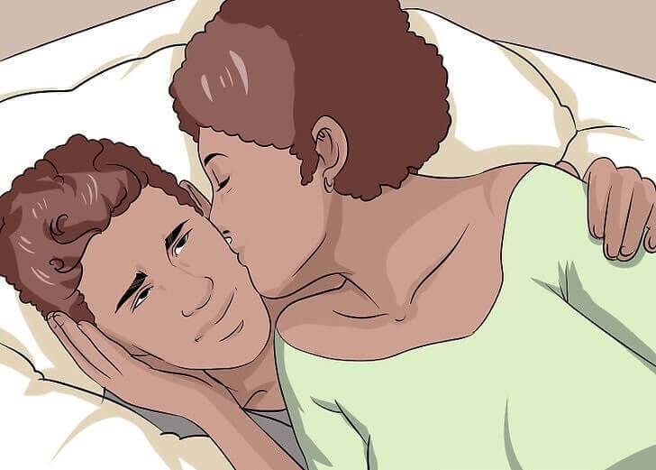 Kvinde der kysser en mand