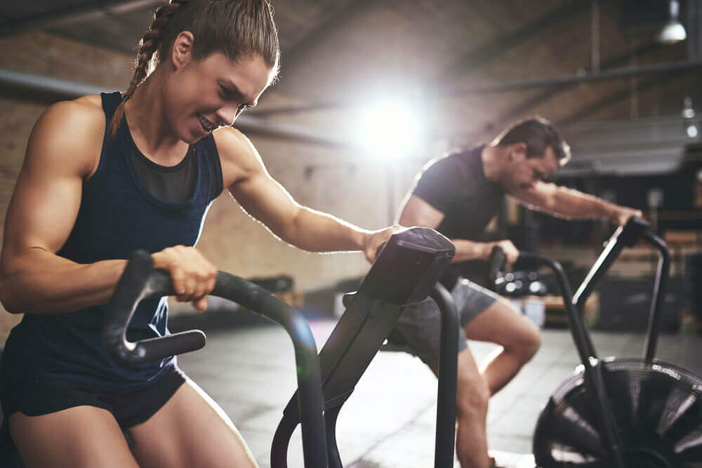 Kvinde i fitnesscenter