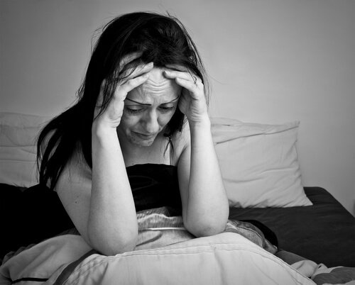 Kvinde der har et panikanfald