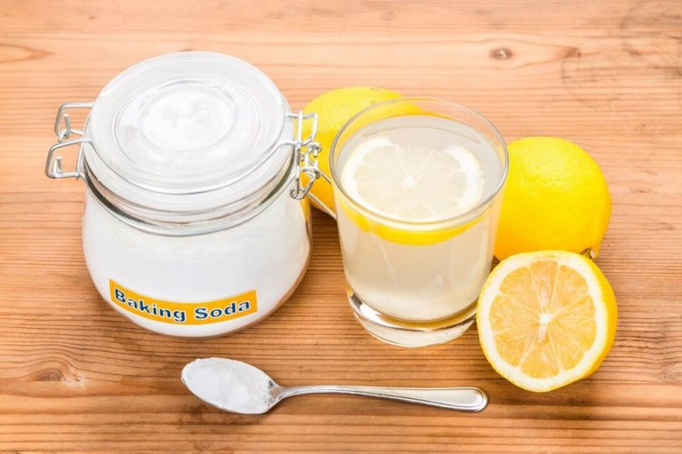 Du kan bekæmpe bumser med bagepulver og citron