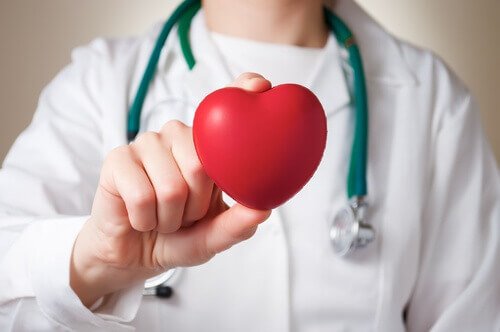 Oplever kvinder og mænd hjerteanfald forskelligt?
