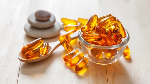 Vitaminpiller i en glasskål