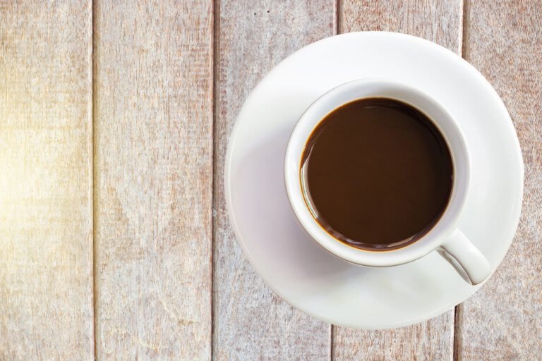 En kop kakao set ovenfra