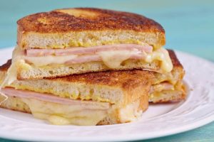 Sådan laver du en lækker Monte Cristo Sandwich