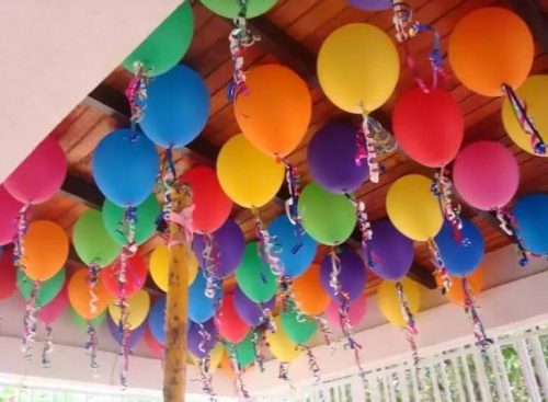 Dekoration med balloner i loftet