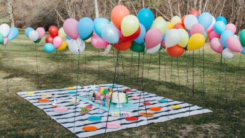 Dekoration med balloner udendørs