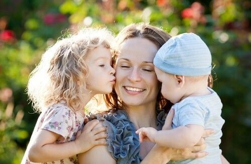 En mor med sine to boern