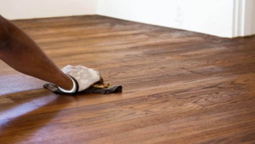Sådan kan du nemt fjerne ridser i gulvet: 5 metoder