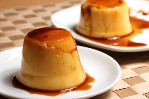 Flan med karamelsauce.