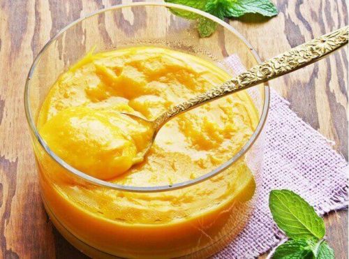 Mango og æble frugtpure til babyer